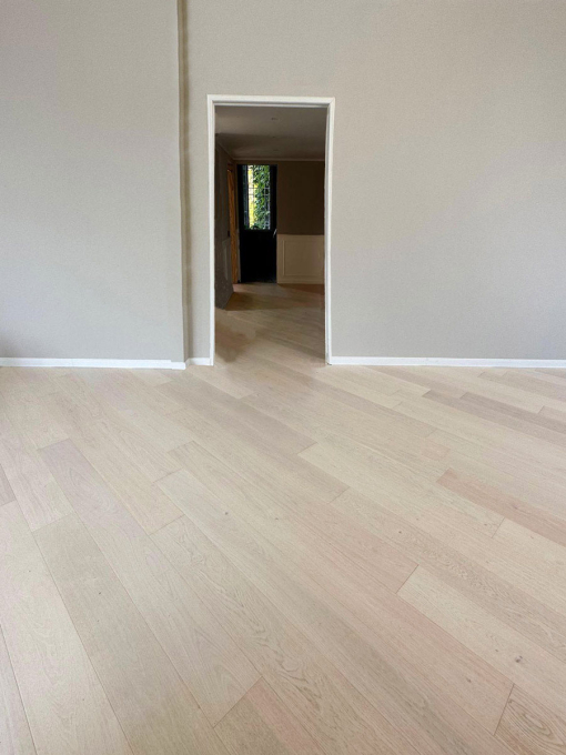 parquet rovere sbiancato maxiplancia con piccoli nodi maxiplancia 10