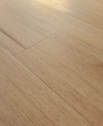 pavimento in spc colore miele con spaccature maxiplancia con tappetino incluso 02